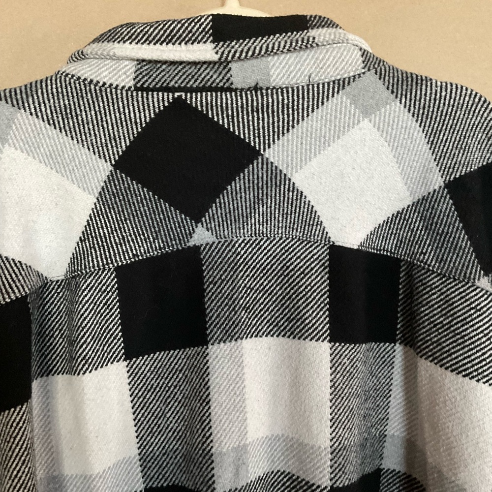 Nasty Gal Black and White Plaid Button-Up Shirt. Flannel. Size 22 - Picture 7 of 11